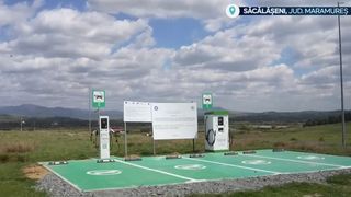 VIDEO Stație de &icirc;ncărcare pentru mașini electrice &icirc;n mijlocul c&acirc;mpului din Maramureș. Investiția st&acirc;rnește controverse