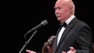 Compozitorul Tudor Gheorghe ar fi internat la spital, după ce s-ar fi lovit la cap &icirc;n baie. Ce s-a &icirc;nt&acirc;mplat &icirc;ntr-un hotel din Iași