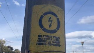 VIDEO Copil de 11 ani, &icirc;n stare gravă după ce s-a electrocutat &icirc;n gara din R&acirc;mnicu Sărat