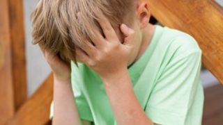 Prinsă &icirc;n timp ce voia să &icirc;și v&acirc;ndă copilul de șase ani. Femeia mai avea doi minori acasă 