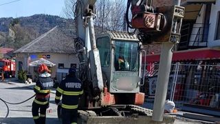 VIDEO Panică &icirc;n Argeș, după ce o conductă de gaz a fost avariată &icirc;n timpul unor lucrări. 100 de persoane au fost evacuate din zonă