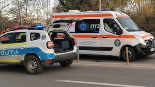 O femeie a sărit din ambulanță, &icirc;n mers, după ce a mărturisit că a băut detergent, &icirc;n municipiul Constanța