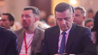 PSD și AUR depun moțiune de cenzură &icirc;mpotriva Guvernului Bolojan! Pro-europenii și suveraniștii au căzut de comun acord: &ldquo;Obiectivul nostru e să ajungem la alegeri anticipate&rdquo;