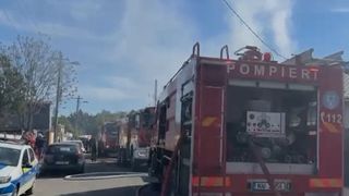 Incendiu puternic &icirc;n București! Două locuințe au fost cuprinse de flăcări