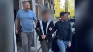 VIDEO Femeie bătută și sechestrată de iubit. T&acirc;năra de 22 de ani a fost salvată de un agent de pază