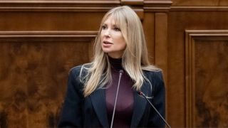 Senatoarea PSD Victoria Stoiciu demisionează din partid după ce social-democrații au anunțat că depun moțiune cu AUR: &bdquo;Nu pot și nu voi gira niciodată  normalizarea fascismului. Este o linie roșie&rdquo;