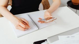 (P) Telefonul care &bdquo;g&acirc;ndește" ca un computer: Mai mult dec&acirc;t un gadget, o stație de lucru mobilă