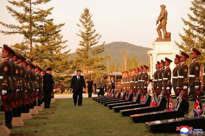 Kim Jong Un, liderul suprem din Coreea de Nord, la inaugurarea unui monument ruso-coreean