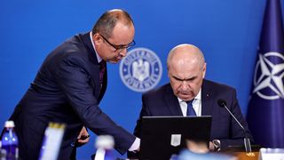 Cumulul pensiei cu salariul &icirc;n sistemul bugetar urmează să fie interzis. Măsura Guvernului Bolojan, adoptată astăzi