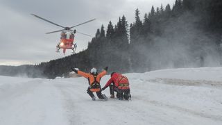 Avalanșă &icirc;n Bucegi! Cel puțin un om e prins sub zăpadă