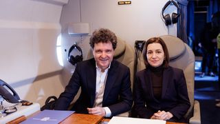 Nicușor Dan și Maia Sandu călătoresc &icirc;mpreună &icirc;n Armenia, la summitul Comunităţii Politice Europene. Mesajul postat de șeful statului