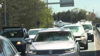 VIDEO &bdquo;Cred că facem 4-5 ore p&acirc;nă acasă&rdquo;. S-a terminat minivacanța de 1 Mai! Rom&acirc;nii se &icirc;ntorc la treabă