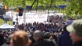 VIDEO &bdquo;&Icirc;nseamnă cea mai mare sărbătoare&rdquo;. Mii de oameni la S&acirc;mbra Oilor