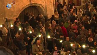 VIDEO &bdquo;Este o atmosferă super&rdquo;. Party &icirc;n stradă, la Sibiu