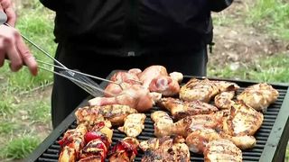 VIDEO &bdquo;&Icirc;ncepem cu adevărat petrecerea&rdquo;. A treia zi cu grătare pline &icirc;n nordul Bucureștiului