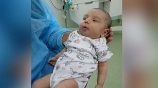VIDEO Cel mai mic pacient din Rom&acirc;nia care a fost supus unui transplant hepatic. Operația a durat 11 ore
