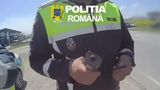 VIDEO Șofer de camion prins băut la volan &icirc;n Bacău, surprins c&acirc;nd &icirc;ncerca să mituiască polițiștii. Le-a spus oamenilor legii că a &bdquo;m&acirc;ncat&rdquo; o bere