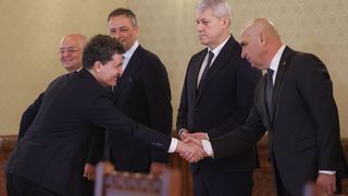 Scenariile lui Nicușor Dan pentru remedierea crizei politice &icirc;n vederea formării unui nou Guvern. Președintele se &icirc;nt&acirc;lnește joi cu Ilie Bolojan și Kelemen Hunor
