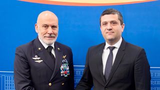 Amiralul Giuseppe Cavo Dragone și ministrul Apărării Naționale