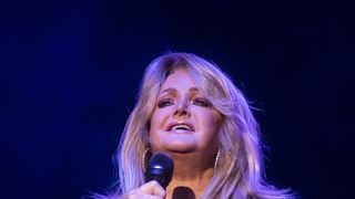 &Icirc;n v&acirc;rstă de 74 de ani, Bonnie Tyler se află &icirc;n comă indusă