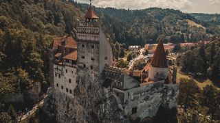 VIDEO Castelul Bran, deținut majoritar acum de un american care administrează și domeniul lui Elvis Presley