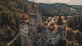 VIDEO Castelul Bran, deținut majoritar acum de un american care administrează și domeniul lui Elvis Presley