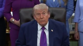 Trump, despre armistițiul cu Iranul: "Este ținut &icirc;n viață de aparate". Ședință de urgență la Casa Albă