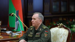 Ministrul Apărării din Belarus, chemat &icirc;n ședință de Aleksandr Lukașenko