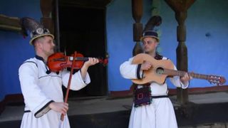 VIDEO &bdquo;Rom&acirc;nia mi se pare foarte diferită, ca țară, față de celelalte&rdquo;. Generație nouă, rădăcini vechi