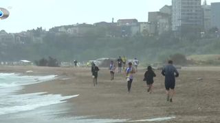 VIDEO &bdquo;Ideea e că am reușit să ajung p&acirc;nă la final&rdquo;. Maratonul nisipului pe ploaie