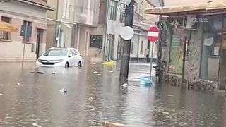VIDEO Inundații mari &icirc;n vestul Rom&acirc;niei! Străzile din Lugoj, grav afectate