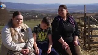 Noemi Vaida, fratele ei și Valerica Liliana Vaida, mama lor