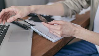 (P) Ghid complet: cum să obții un credit de nevoi personale online de la un IFN