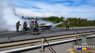 Un incendiu a paralizat traficul pe A1 București-Pitești. O autoutilitară a fost cuprinsă de flăcări &icirc;n mers