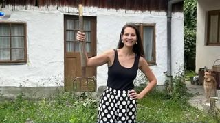 Ina Solomon &icirc;mpletește trecutul cu prezentul