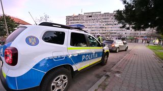 Studentă terorizată de fostul iubit. Avea ordin de restricție, dar o șantaja și amenința prin mesaje: "Dacă nu &icirc;mi dai o șansă, ard tot din jurul tău"