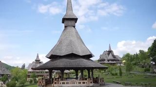 VIDEO &bdquo;&Icirc;i așteptăm pe turiști&rdquo;. Satul de poveste din Maramureș