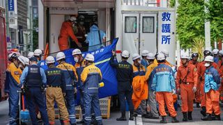 Teroare &icirc;ntr-un centru comercial de lux din Tokyo: Zeci de persoane au ajuns la spital după ce au fost pulverizate cu o substanță toxică