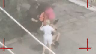 VIDEO Scandal &icirc;ntr-un cartier din Iași. Un bărbat de 32 de ani s-a transformat din agresor &icirc;n victimă 