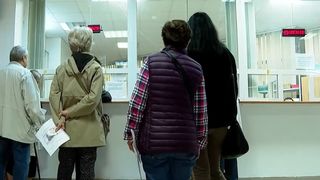 VIDEO Pensionarea le aduce emoții oamenilor. &Icirc;nt&acirc;rzieri birocratice și vid financiar pentru proaspeții pensionari