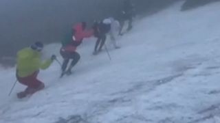 VIDEO Filmul dezastrului de la maratonul din Bucegi. 16 sportivi au suferit accidente pe traseu 