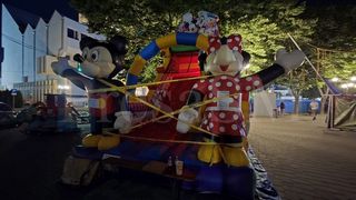 Un copil de 2 ani a murit pe un tobogan gonflabil, la Zilele Orașului Satu Mare. Primăria a anunțat măsuri drastice