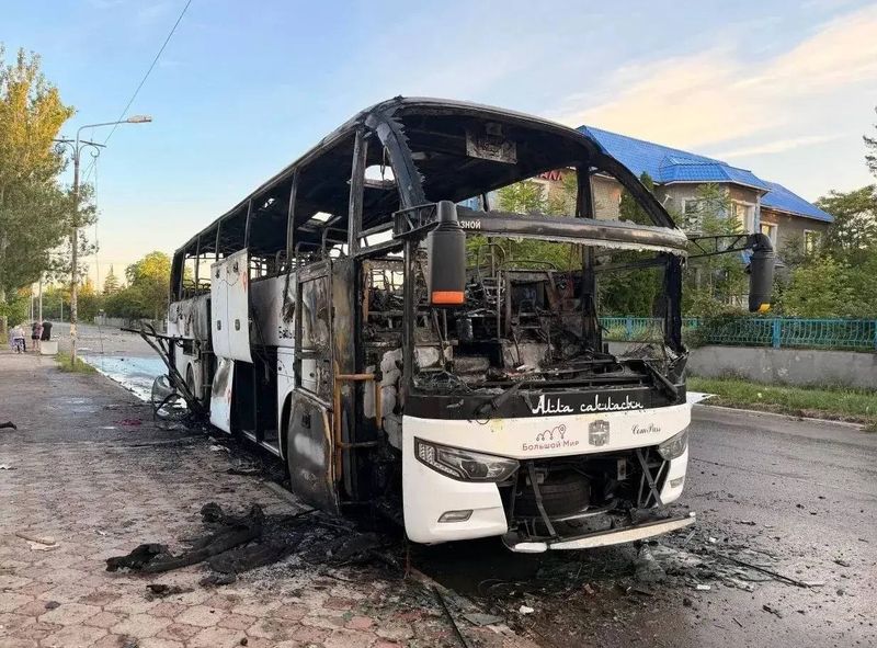 Un autobuz a fost lovit de o dronă
