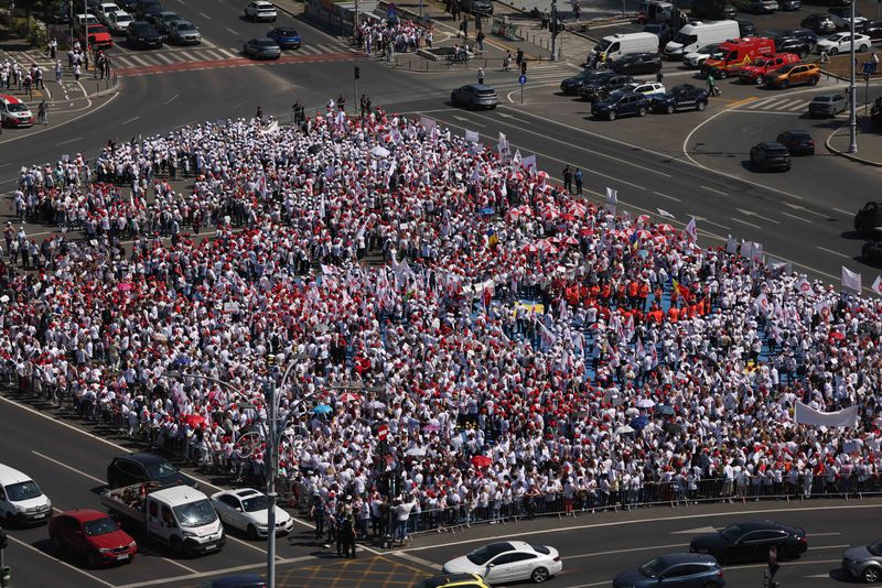 Legea salarizării provoacă noi proteste
