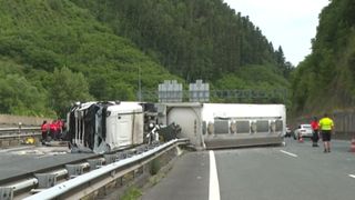 Cinci polițiști au murit &icirc;ntr-un accident teribil! Autospeciala &icirc;n care se aflau a fost lovită de un camion