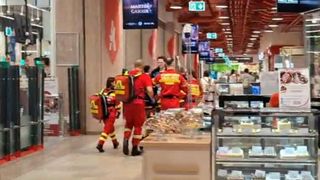 Un bărbat și-a &icirc;njunghiat fosta concubină &icirc;ntr-un mall din Timișoara. Motivul șocant pentru care a atacat-o pe femeia cu peste 20 de ani mai t&acirc;nără