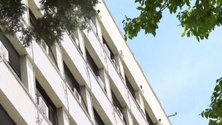 VIDEO Angajații Ministerului Transporturilor, nevoiți să urce și să coboare sute de trepte după prăbușirea unui lift 