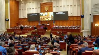 VIDEO Legea salarizării naște tensiuni &icirc;n sectorul bugetar. Consultări la minister, proteste &icirc;n stradă