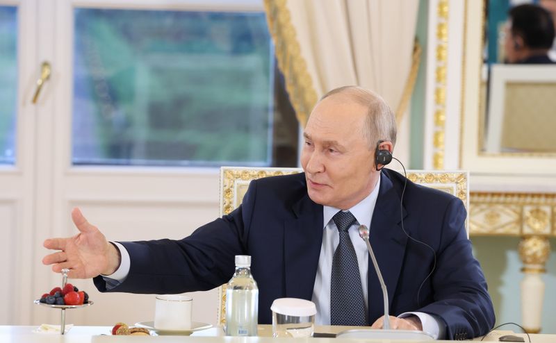 Vladimir Putin spune că Rusia este pregătită să ajungă la un acord de pace în Ucraina