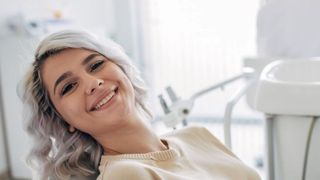 (P) Z&acirc;mbet natural, nu artificial: cum se schimbă tendințele &icirc;n estetica dentară?